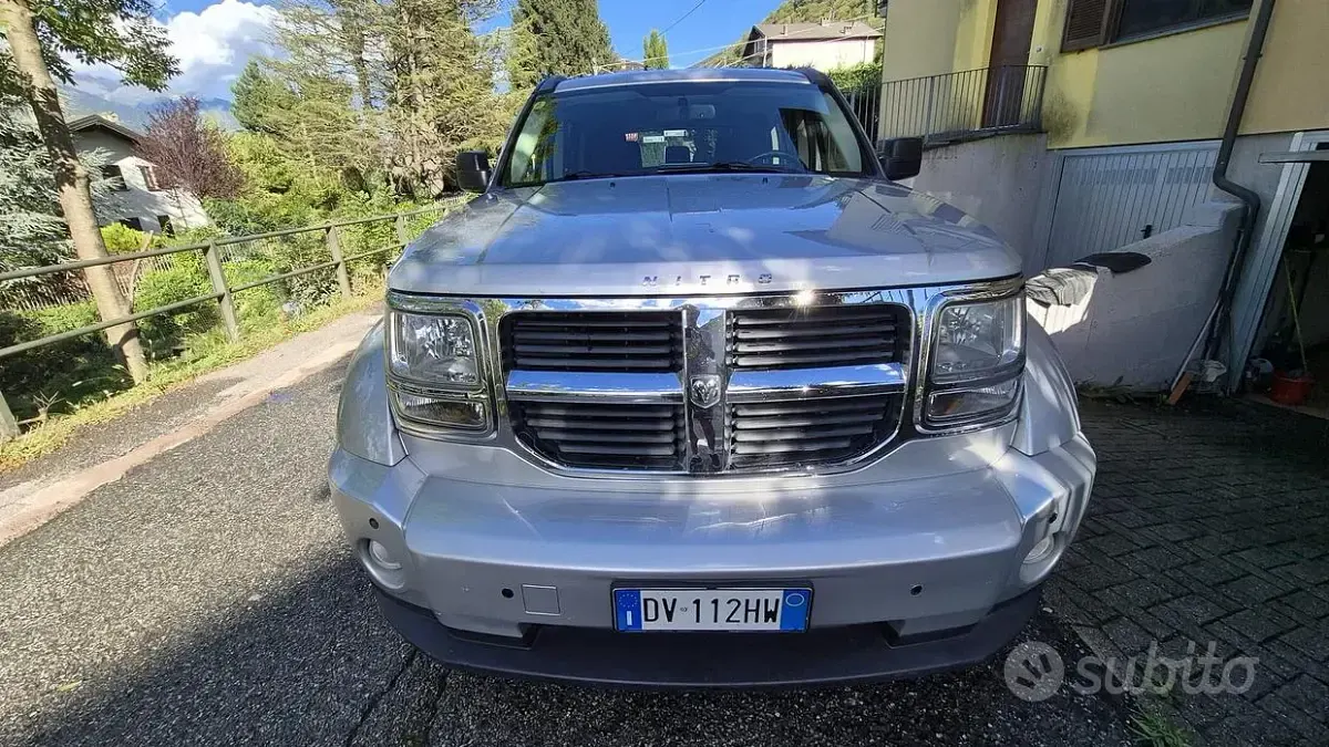 Usata Dodge Nitro 177 CV (130 kW) 2009 Grigio SUV