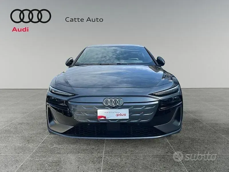 Usata Audi e-tron Sportback S-Line 269 kW (367 CV) 2025 Grigio daytona perla SUV