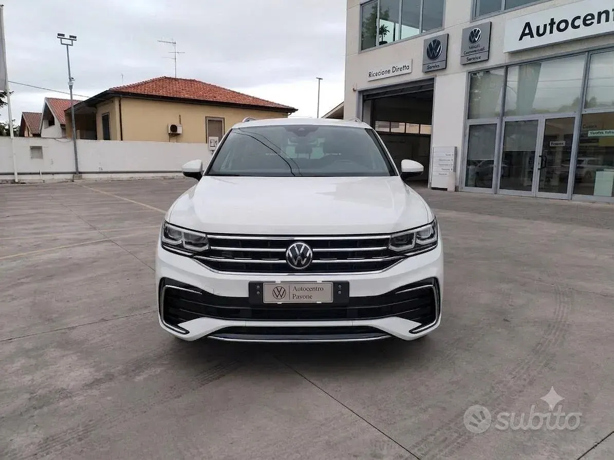Usata VW Tiguan R-line 150 CV (110 kW) 2023 Pure white SUV