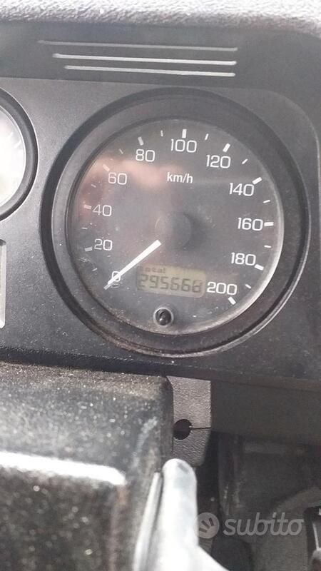 Usado Land Rover Defender 122 HP (89 kW) 2002 Verde SUV