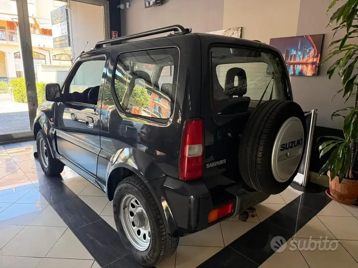 Usata Suzuki Jimny 65 CV (47 kW) 2005 Nero SUV