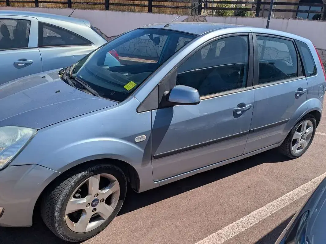 Usata Ford Fiesta Ambiente 75 CV (55 kW) 2004 Utilitaria