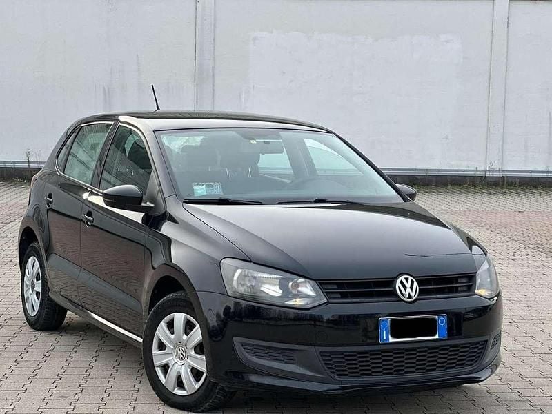Usata 2014 VW Polo Comfortline Tre volumi | 4500 € (Super prezzo) - Immagine 1/4