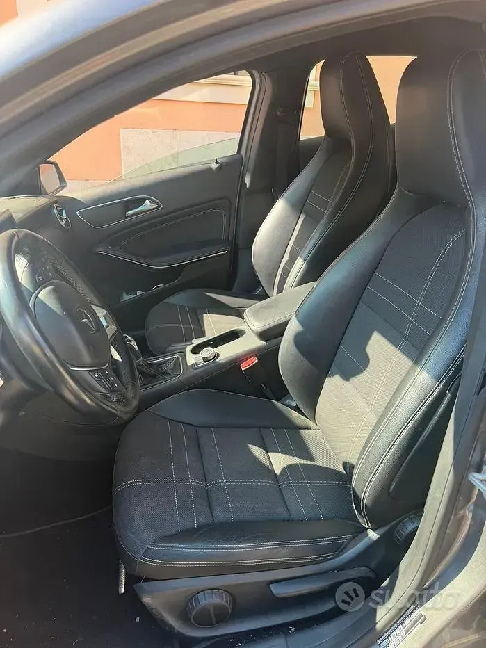 Usata Mercedes A180 109 CV (80 kW) 2014 Grigio Utilitaria