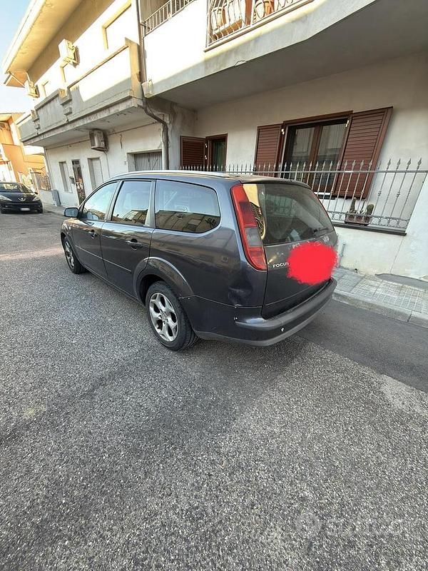 Begagnad Ford Focus 90 HK (66 kW) 2007 Grå Kombi