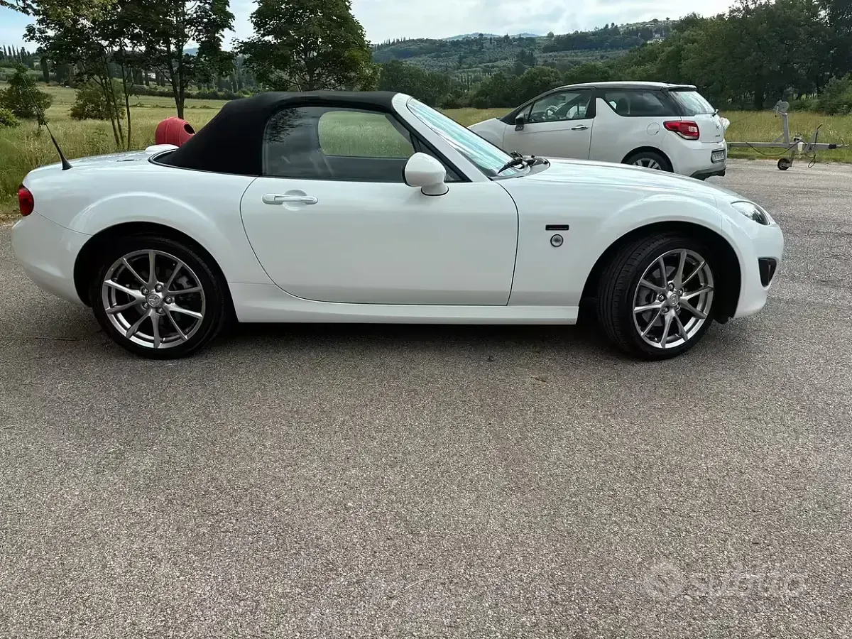 Usata Mazda MX5 126 CV (92 kW) 2010 Bianco Cabrio