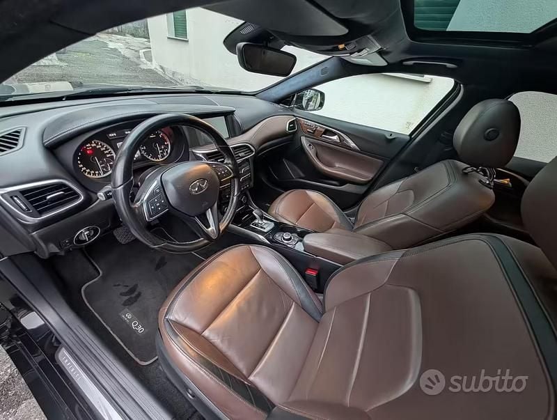 Usata Infiniti Q30 170 CV (125 kW) 2019 Nero Berlina
