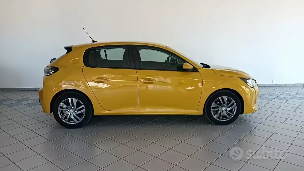 Usata Peugeot 208 Active 75 CV (55 kW) 2021 Giallo Utilitaria