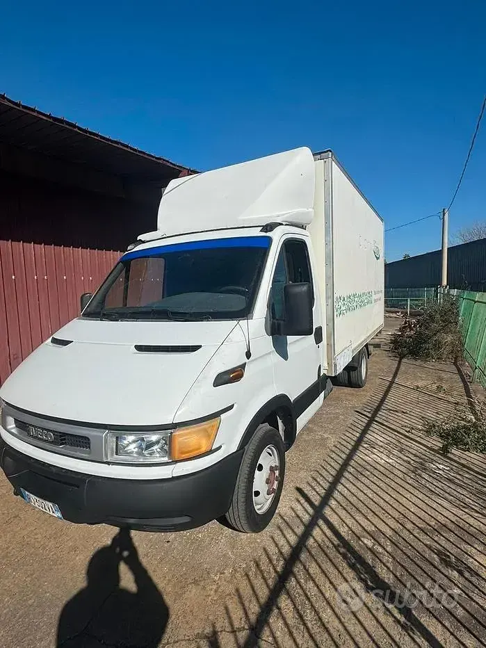 Usata Iveco Daily 125 CV (91 kW) 2004 Bianco Berlina