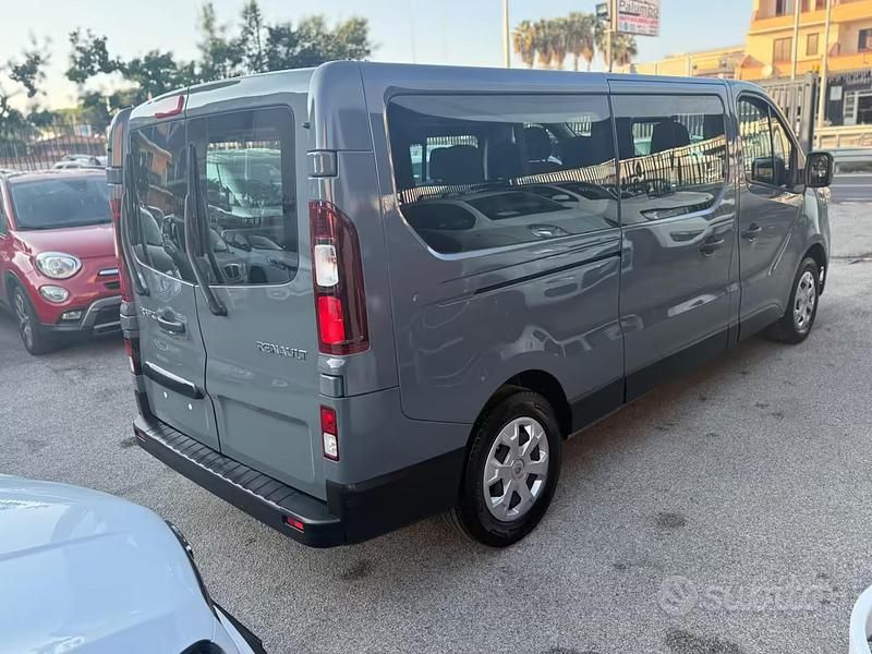 Usata Renault Trafic 150 CV (110 kW) 2024 Grigio Monovolume