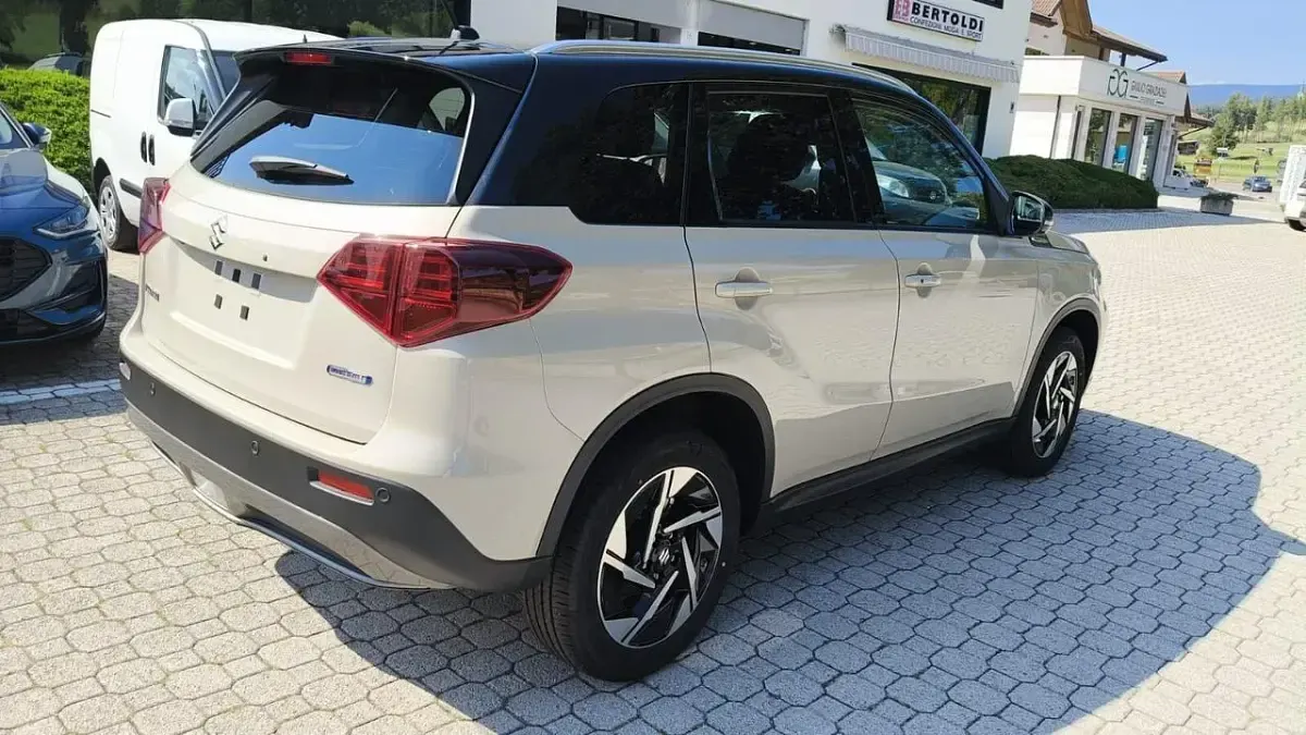 Nuova Suzuki Vitara 110 CV (80 kW) 2026 Beige SUV
