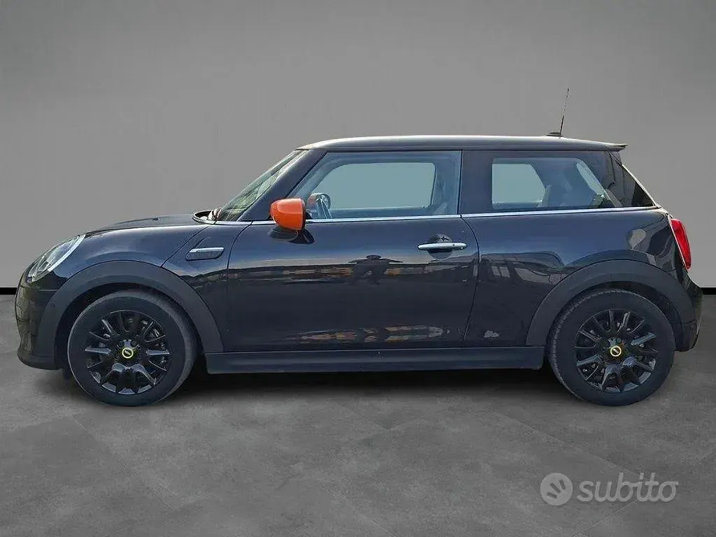 Usata Mini Cooper SE Classic 75 kW (102 CV) 2022 Nero / metallizzato Utilitaria
