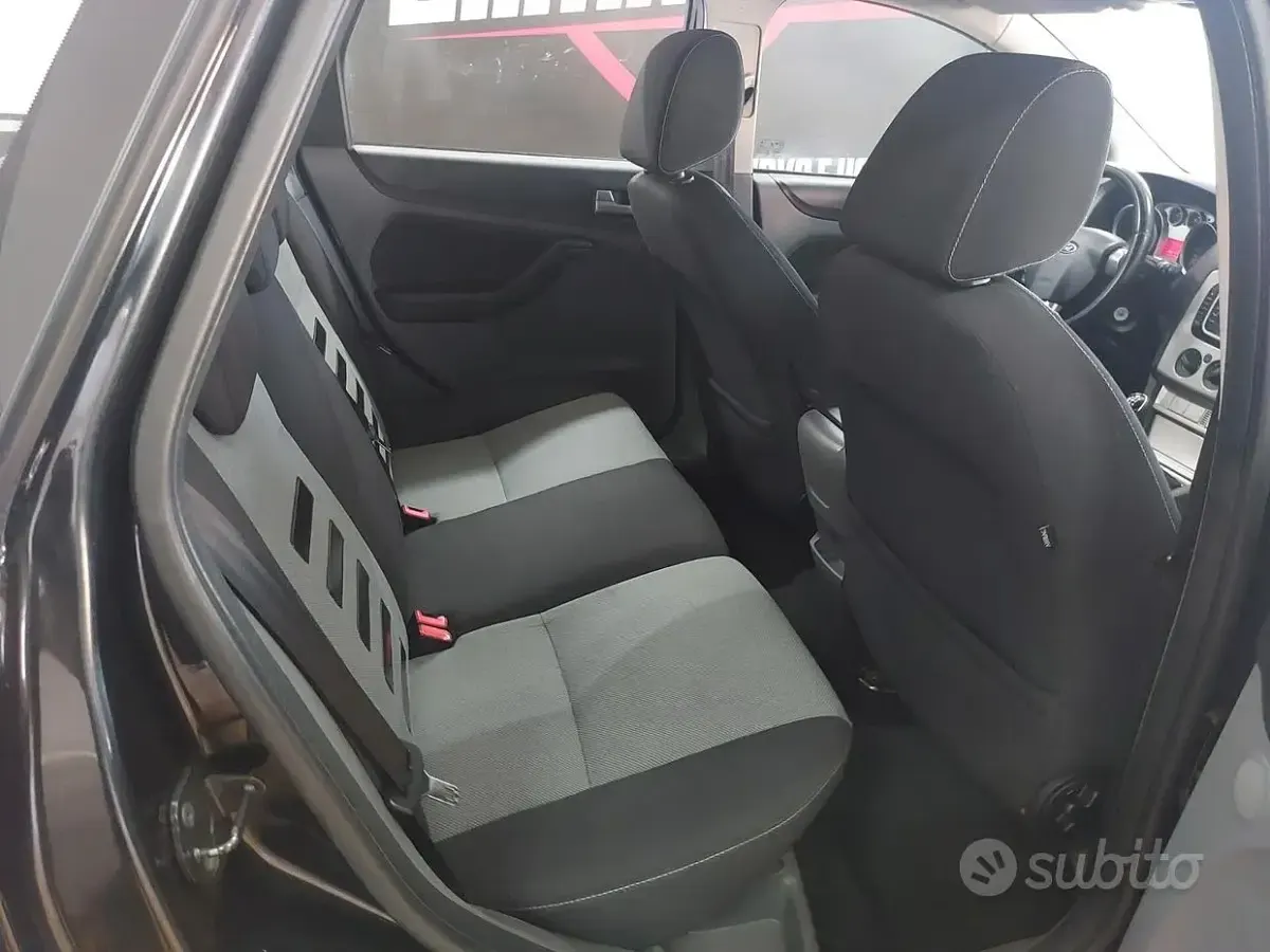 Usado Ford Focus 90 HP (66 kW) 2009 Preto Carrinha