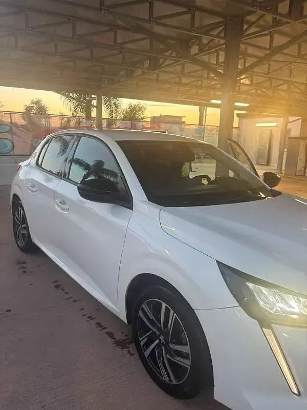 Usata Peugeot 208 Allure 101 CV (74 kW) 2021 Bianco Utilitaria