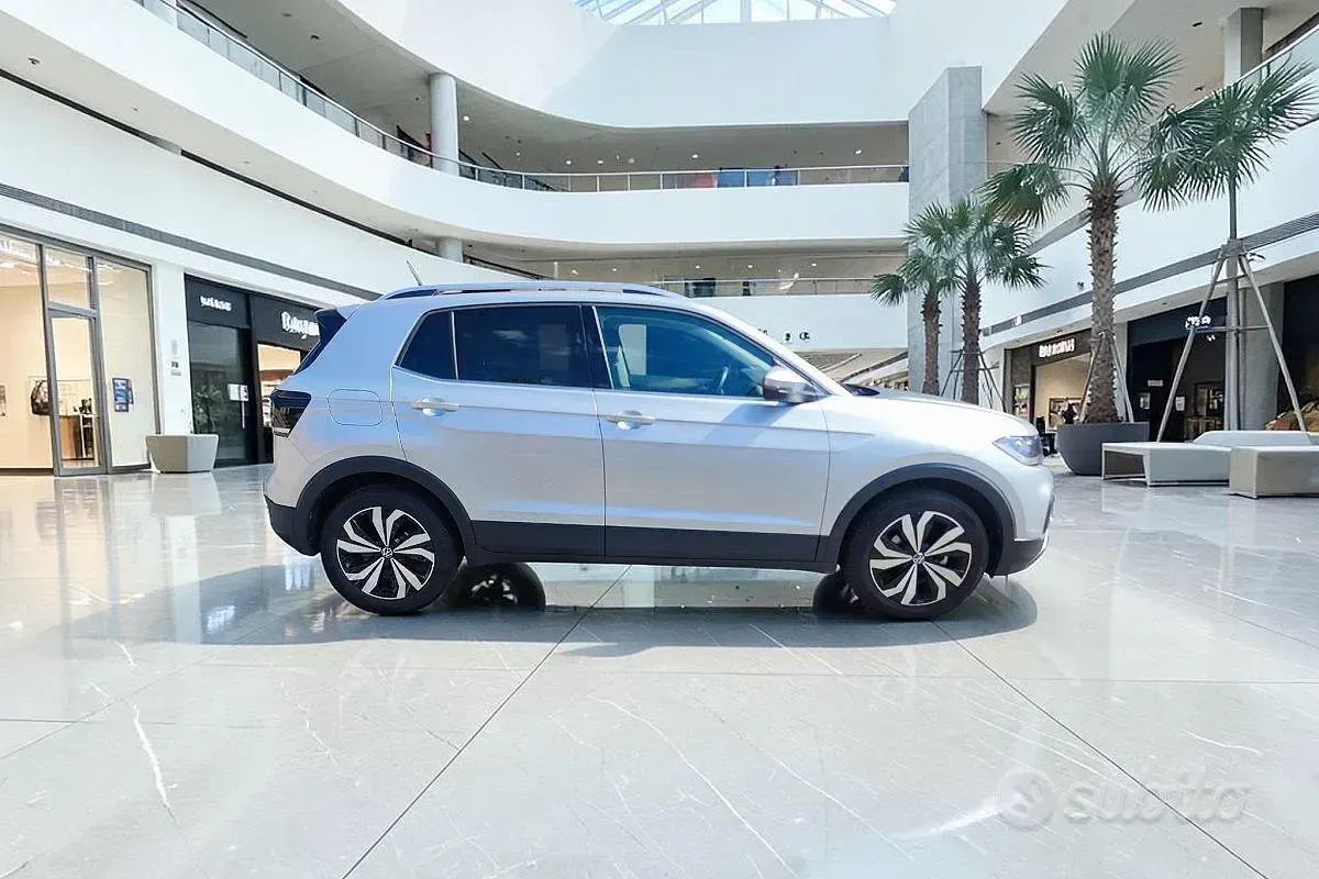 Usata VW T-Cross Advance 110 CV (80 kW) 2022 Grigio SUV