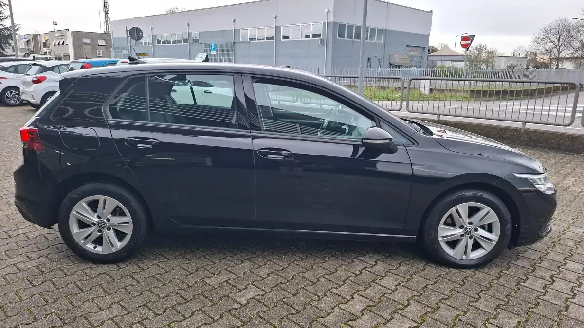Usata VW Golf VIII Life 150 CV (110 kW) 2020 Nero Berlina