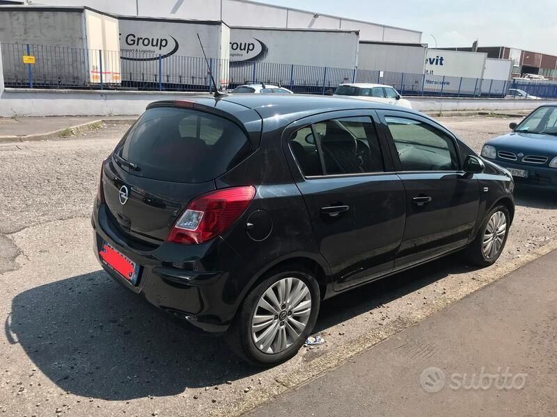 Usata Opel Corsa Edition 86 CV (63 kW) 2013 Nero Utilitaria