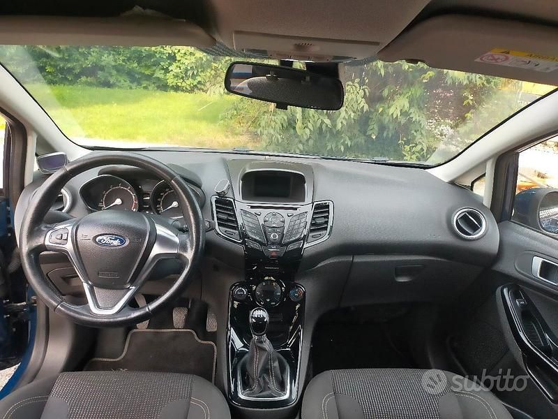 Usata Ford Fiesta 95 CV (69 kW) 2015 Blu Utilitaria