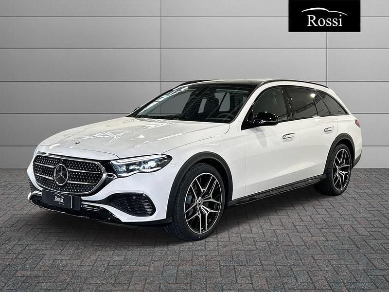 Grigio Nuova 2025 Mercedes E220 Station wagon | 79.200 € (Ottimo prezzo) - Immagine 1/4