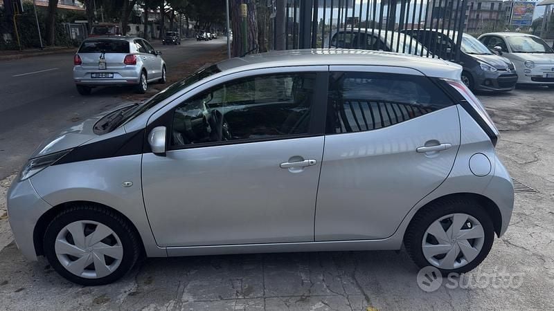 Usata Toyota Aygo X-clusiv 69 CV (50 kW) 2015 Grigio Utilitaria