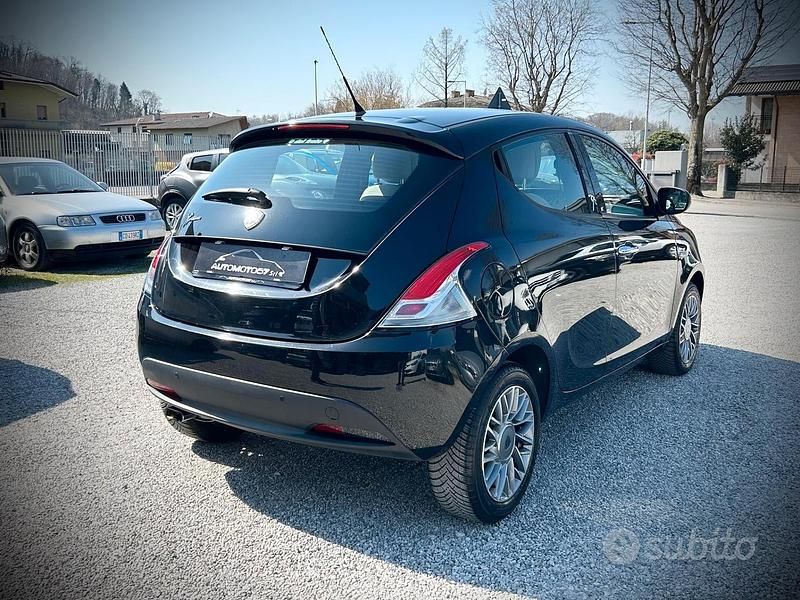 Usata Lancia Ypsilon 69 CV (50 kW) 2013 Nero Utilitaria