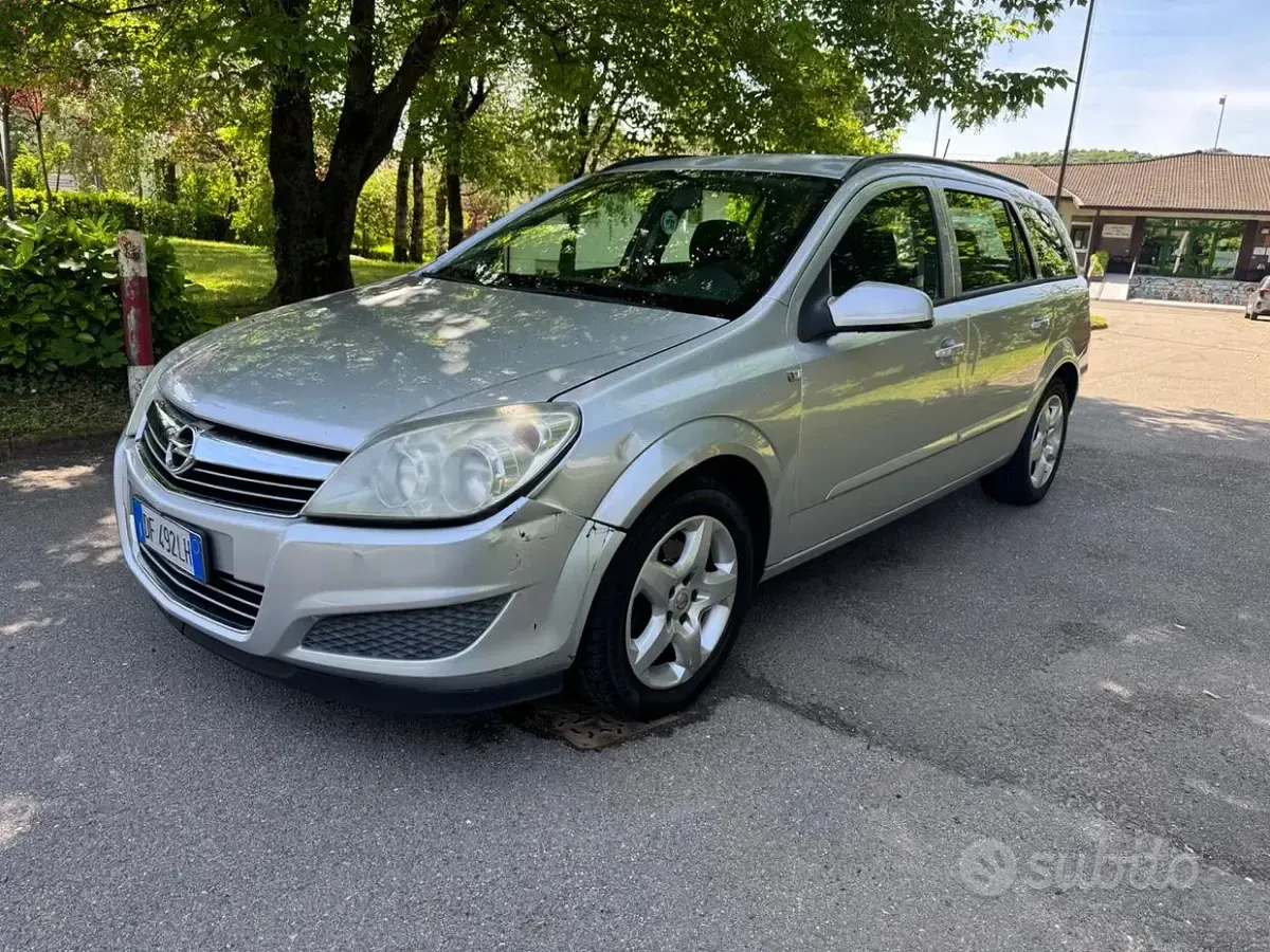 Usata Opel Astra Cosmo 101 CV (74 kW) 2007 Grigio Berlina