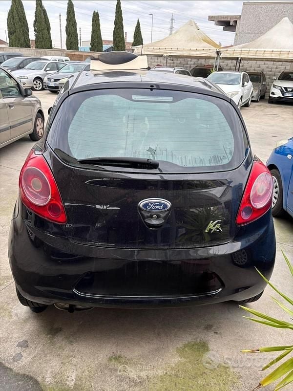 Usata Ford Ka Plus 69 CV (50 kW) 2011 Nero Utilitaria