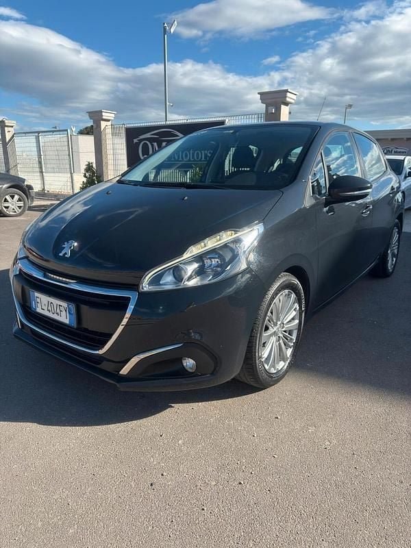 Usata Peugeot 208 Allure 82 CV (60 kW) 2017 Nero Utilitaria