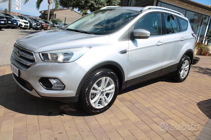 Usata Ford Kuga Titanium 120 CV (88 kW) 2017 Grigio SUV