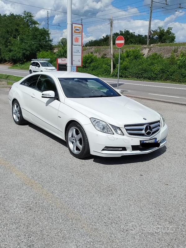 Usata Mercedes E220 Executive 170 CV (125 kW) 2012 Bianco Coupé