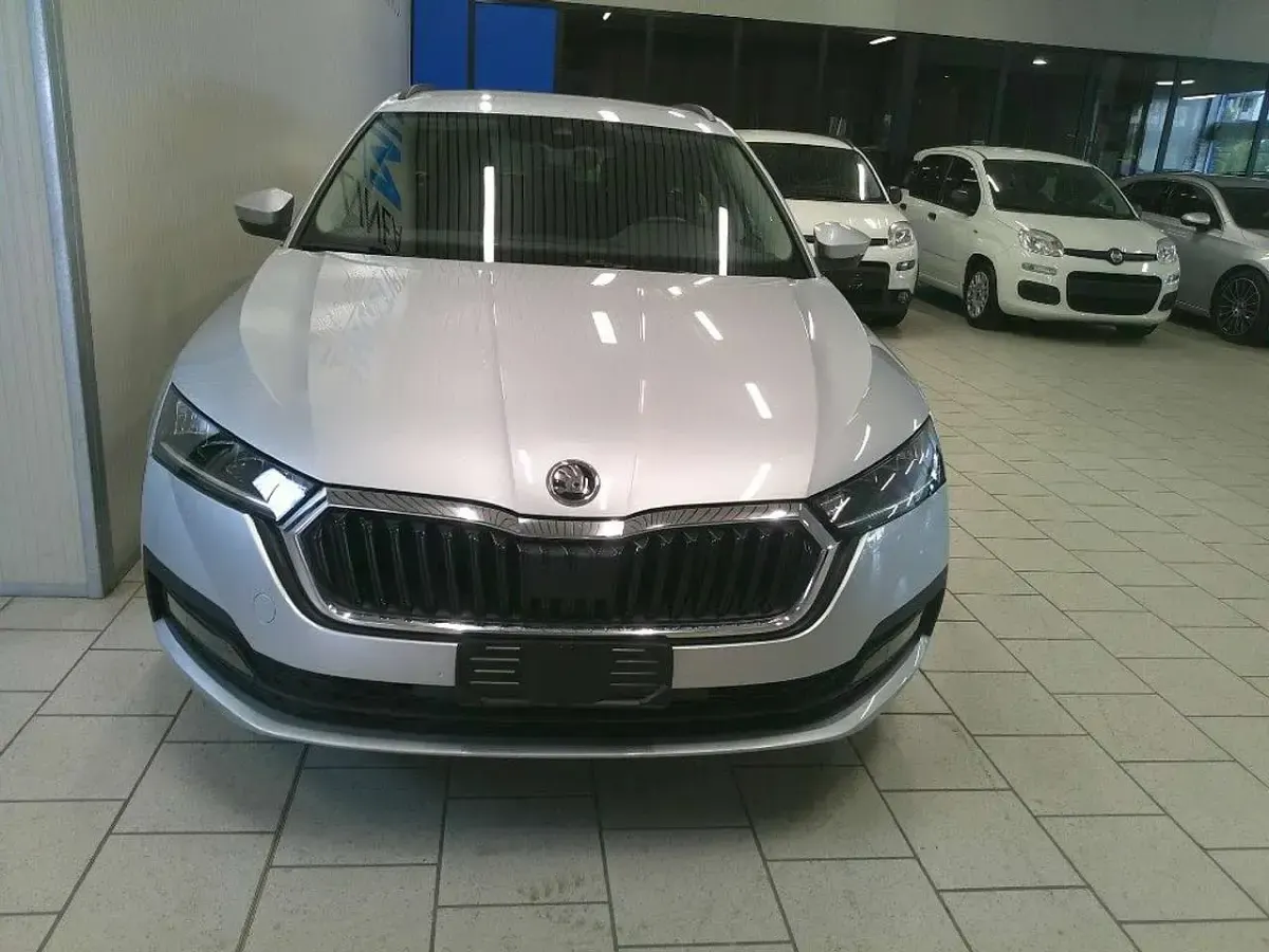 Usata Skoda Octavia 116 CV (85 kW) 2023 Argento metallizzato Berlina