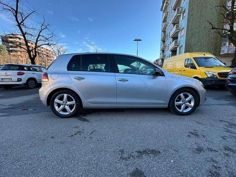 Usata VW Golf VI Comfortline 122 CV (89 kW) 2010 Argento Utilitaria
