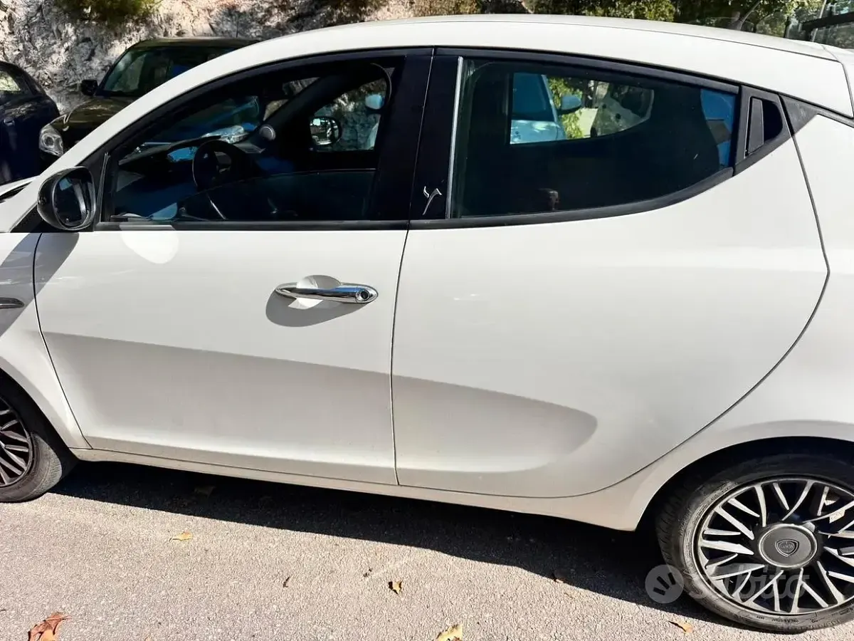 Usata Lancia Ypsilon S 95 CV (69 kW) 2015 Bianco Utilitaria