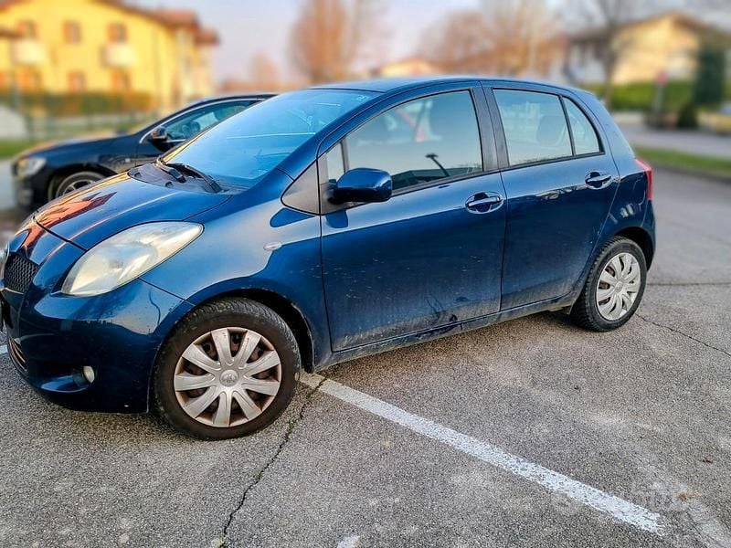 Usata Toyota Yaris Sol 87 CV (63 kW) 2008 Blu Utilitaria