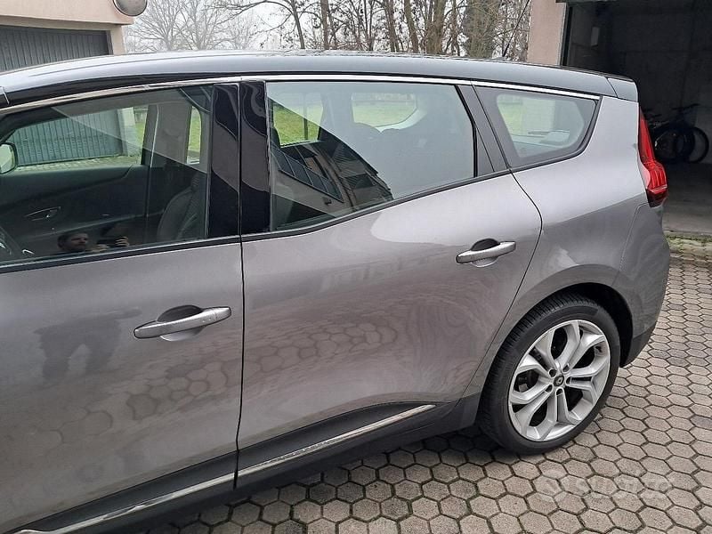 Usata Renault Grand Scénic IV 150 CV (110 kW) 2019 Grigio Monovolume