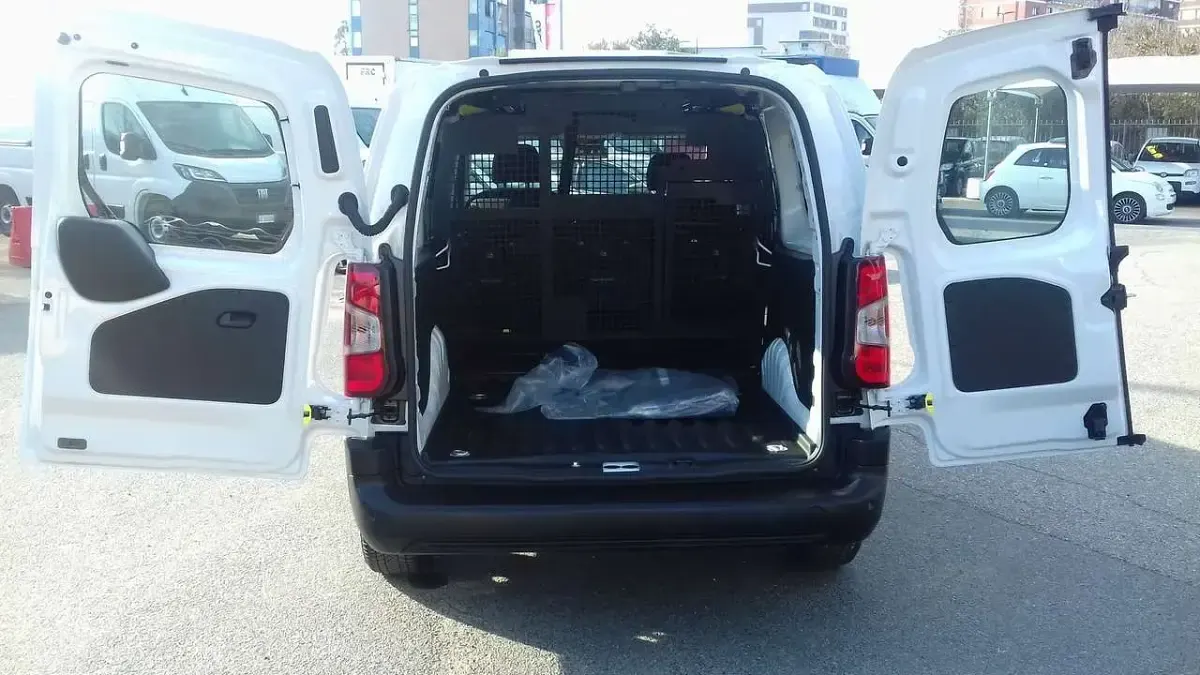 Usata Fiat Doblò 101 CV (74 kW) 2024 Bianco Monovolume