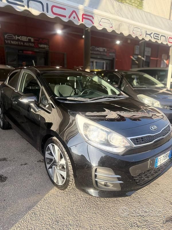 Usado Kia Rio 84 CV (61 kW) 2017 Negro Berlina