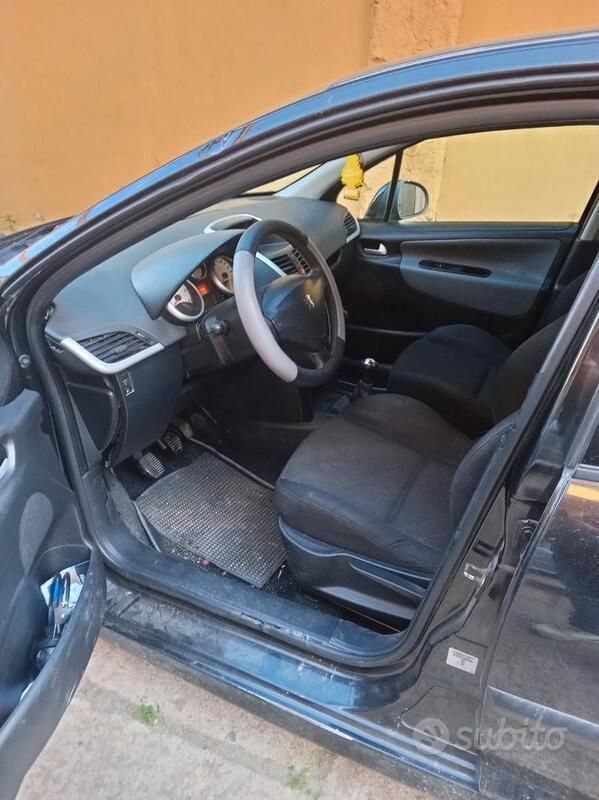 Gebraucht Peugeot 207 88 PS (64 kW) 2009 Schwarz Limousine