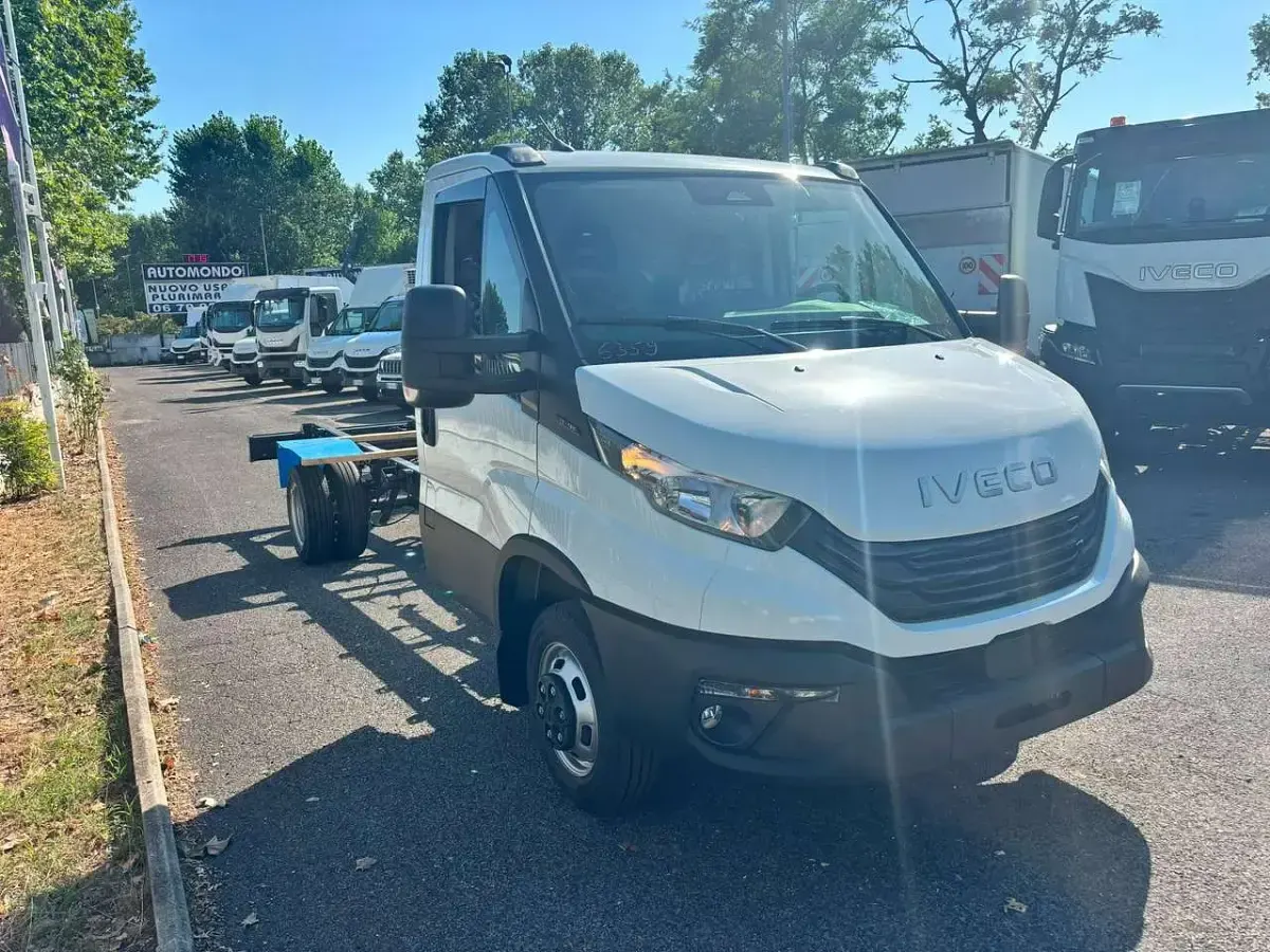 Nuova Iveco Daily 179 CV (131 kW) 2026 Bianco Furgone