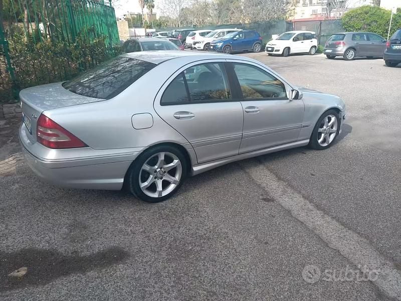 Usata Mercedes C200 Sport Edition 122 CV (89 kW) 2007 Grigio Berlina