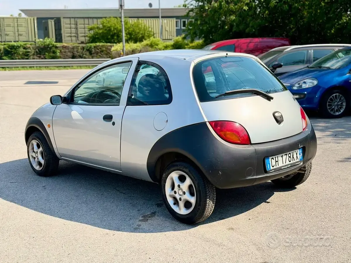 Usata Ford Ka 69 CV (50 kW) 2004 Grigio Utilitaria