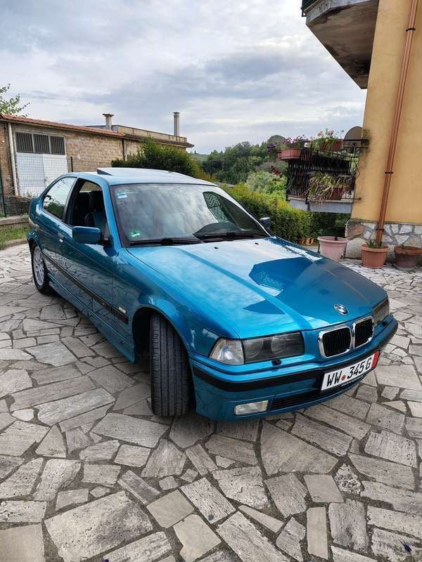 Blu/azzurro Usata 1998 BMW 323 Compact Due volumi | 7500 € - Immagine 1/4