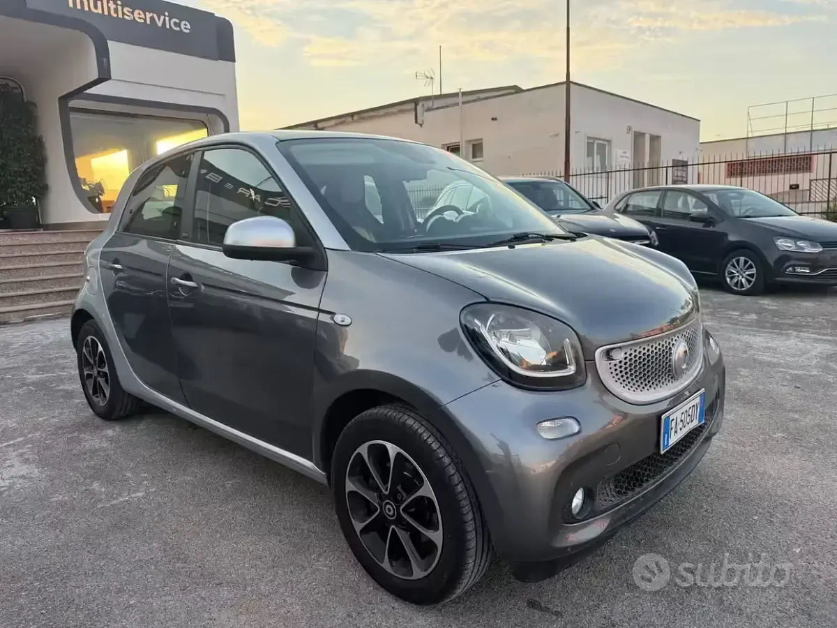 Usata Smart ForFour Passion 71 CV (52 kW) 2015 Grigio Utilitaria