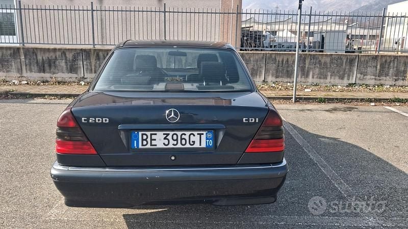 Usata Mercedes C200 136 CV (100 kW) 1999 Nero Berlina