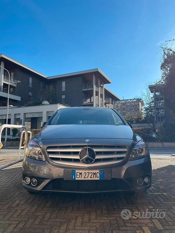 Usata Mercedes B180 Executive 109 CV (80 kW) 2012 Grigio Monovolume