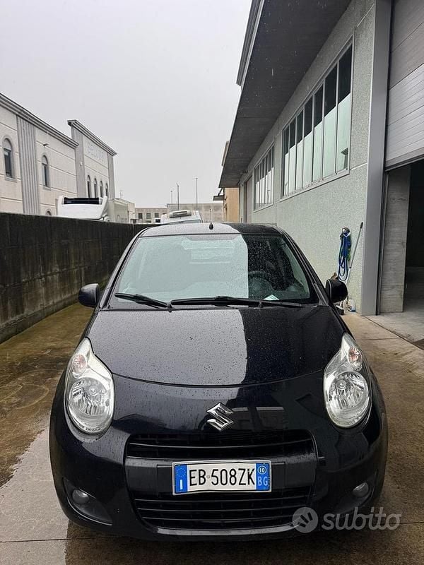 Nero Usata 2011 Suzuki Alto Due volumi | 4099 € (Molto cara) - Immagine 1/4