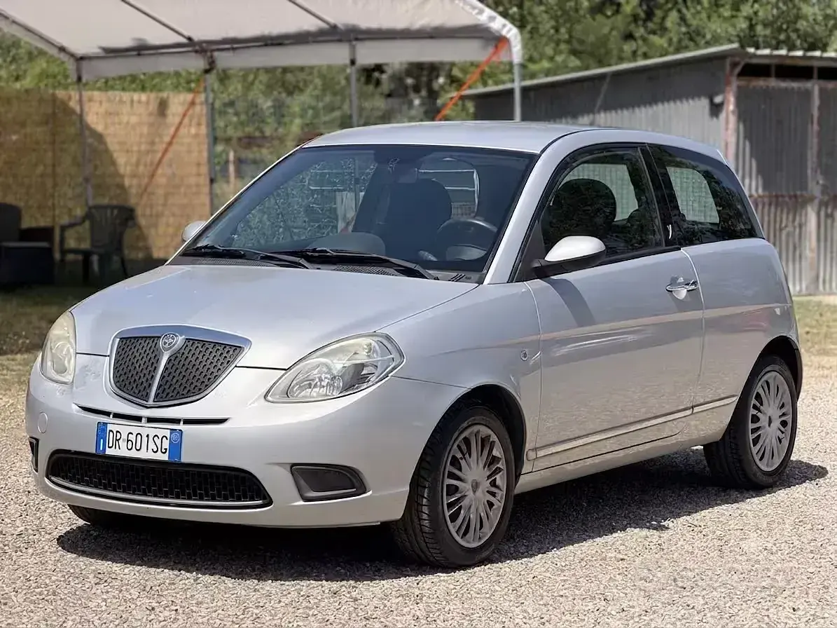 Usata Lancia Ypsilon 60 CV (44 kW) 2008 Grigio Utilitaria