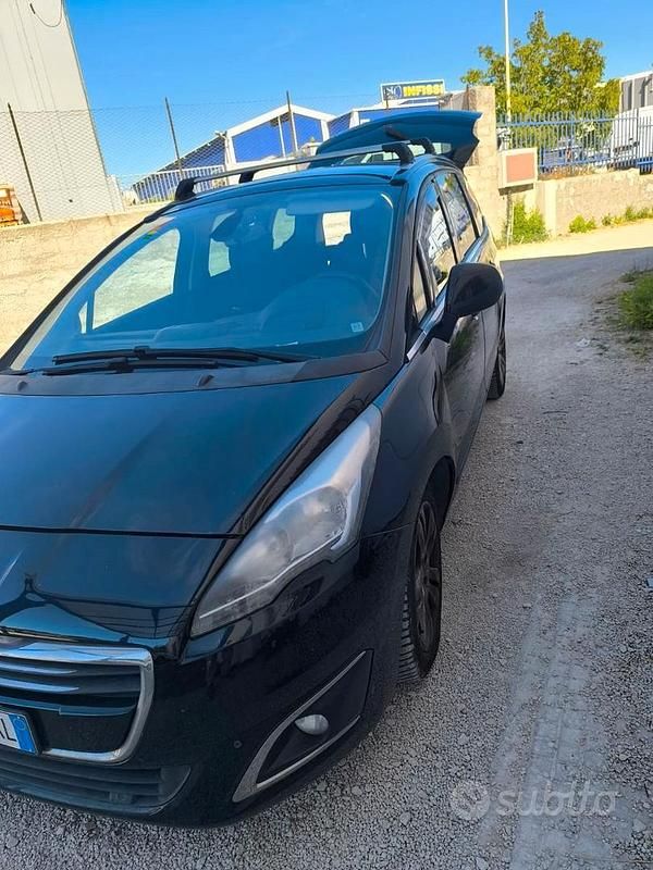 Usata Peugeot 5008 120 CV (88 kW) 2016 Nero Monovolume