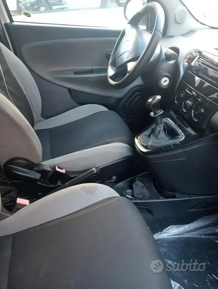 Usata Lancia Ypsilon 69 CV (50 kW) 2013 Utilitaria