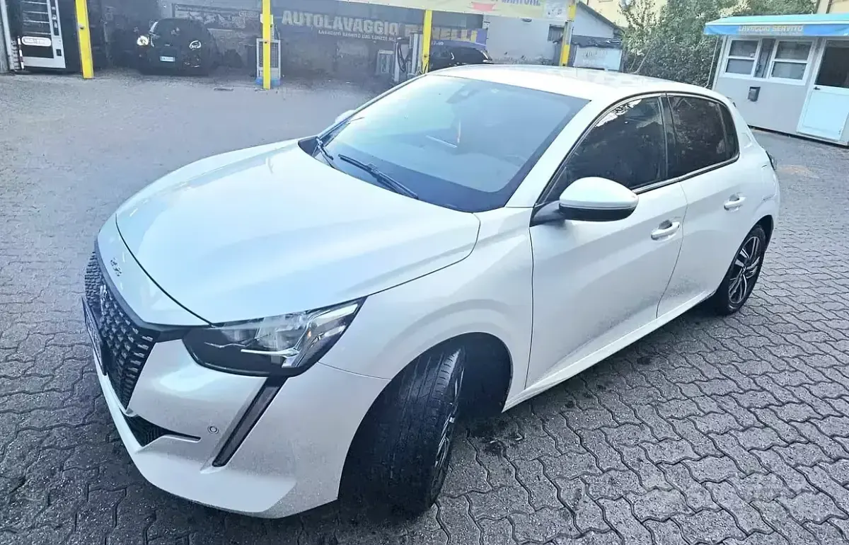 Usata Peugeot 208 102 CV (75 kW) 2020 Bianco Utilitaria